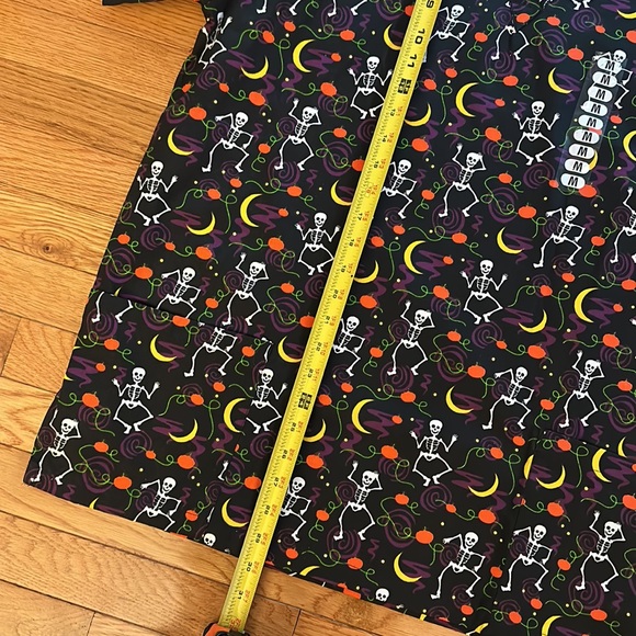 NWT Halloween, fall themed scrub shirt w/skeletons - Picture 6 of 7